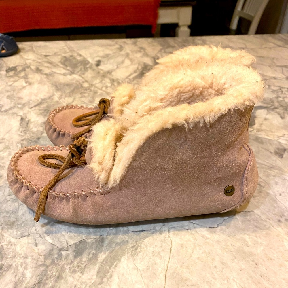 UGG girls shearling ankle bootie size 2